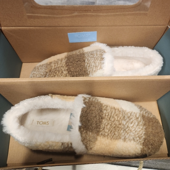 Toms Shoes - Toms Faux Fur Slippers Size 6